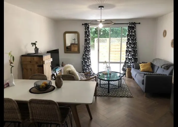 Charmant T2 De 45M2 - Parking Prive - Terrasse- Linge Inclu- Proche Vannes